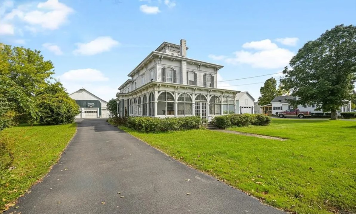 Hidden Gem In West Winfield