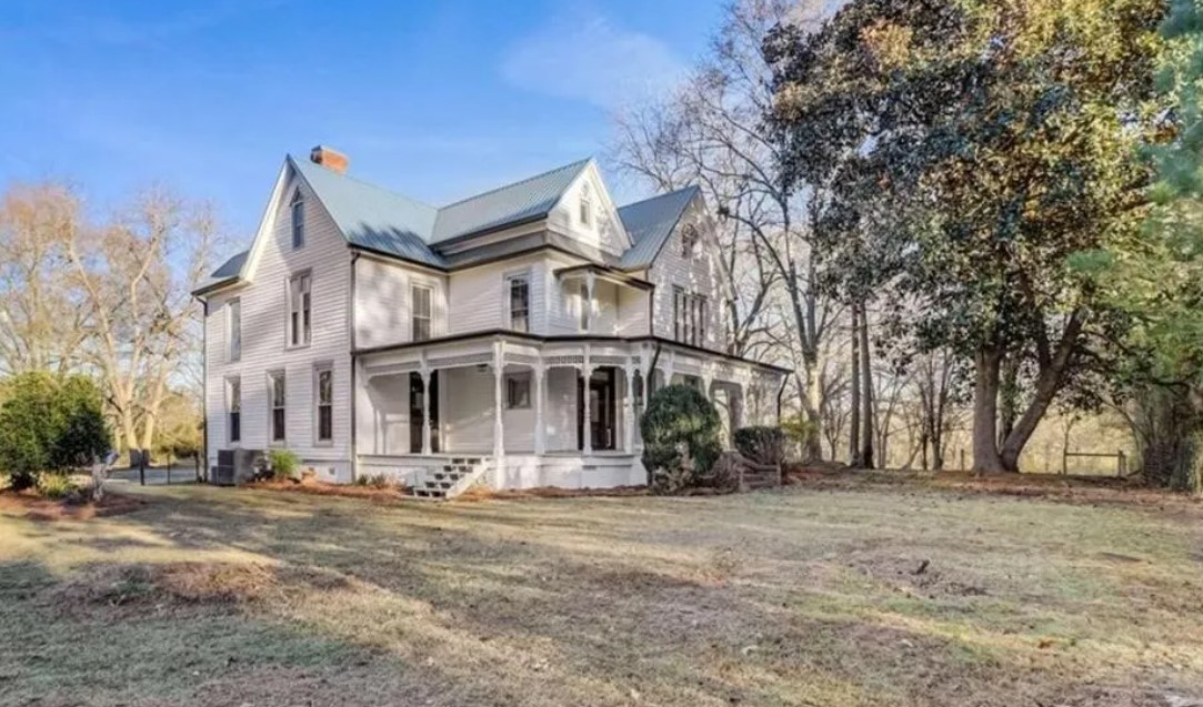 Victorian Country Home On Over 7 Acres in Georgia