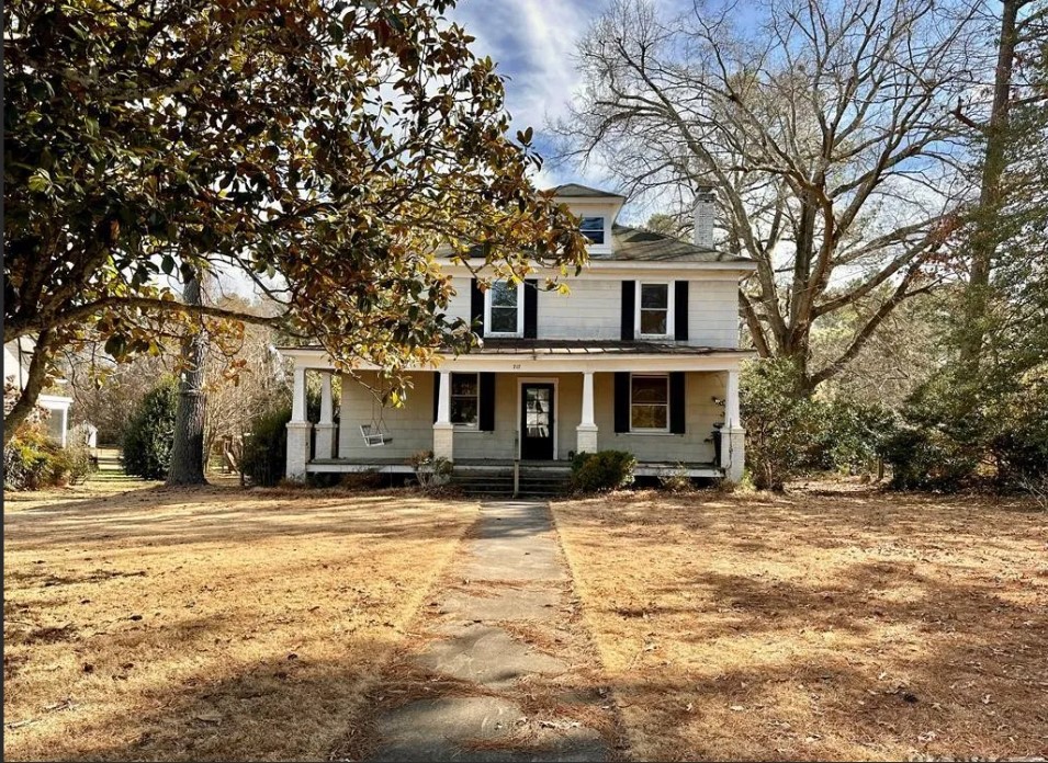 Charming Fixer Upper in Kenbridge, VA