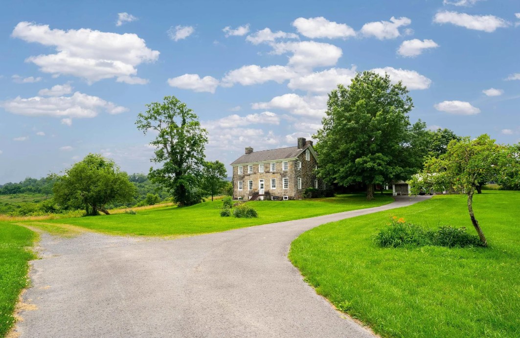 Fairfax Manor Kingwood WV