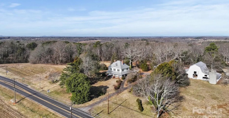 Charming Farmhouse in Claremont