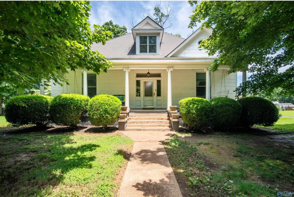 Timeless 1912 Colonial