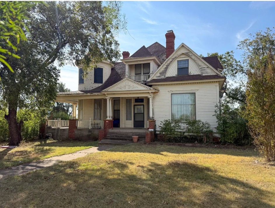 Corner Lot Fixer in Texas