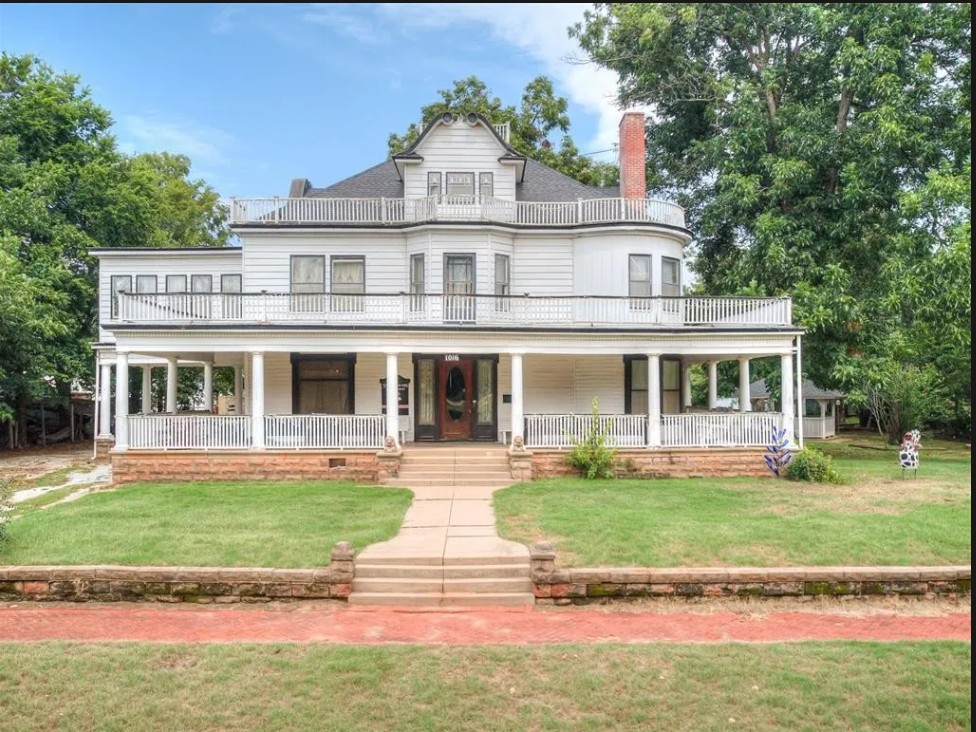 Iconic Stone Lion Inn