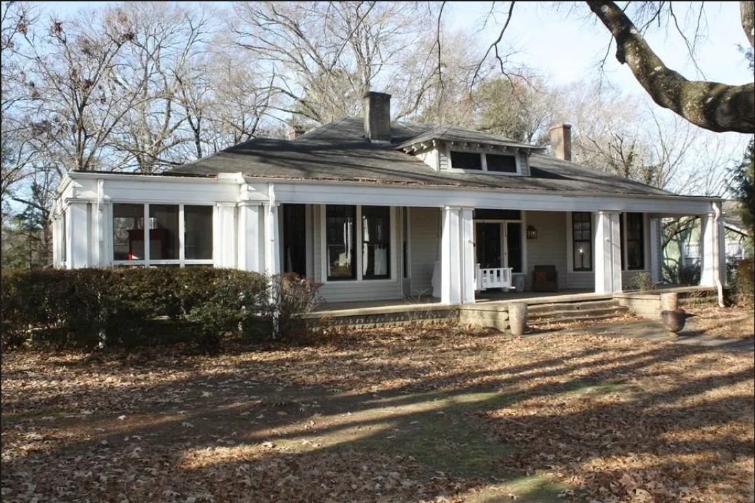 Charming Living in the Heart of Panola County