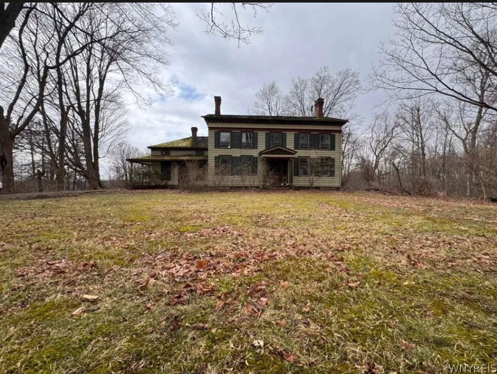 Historic Colonial Opposite Gowanda Golf Course