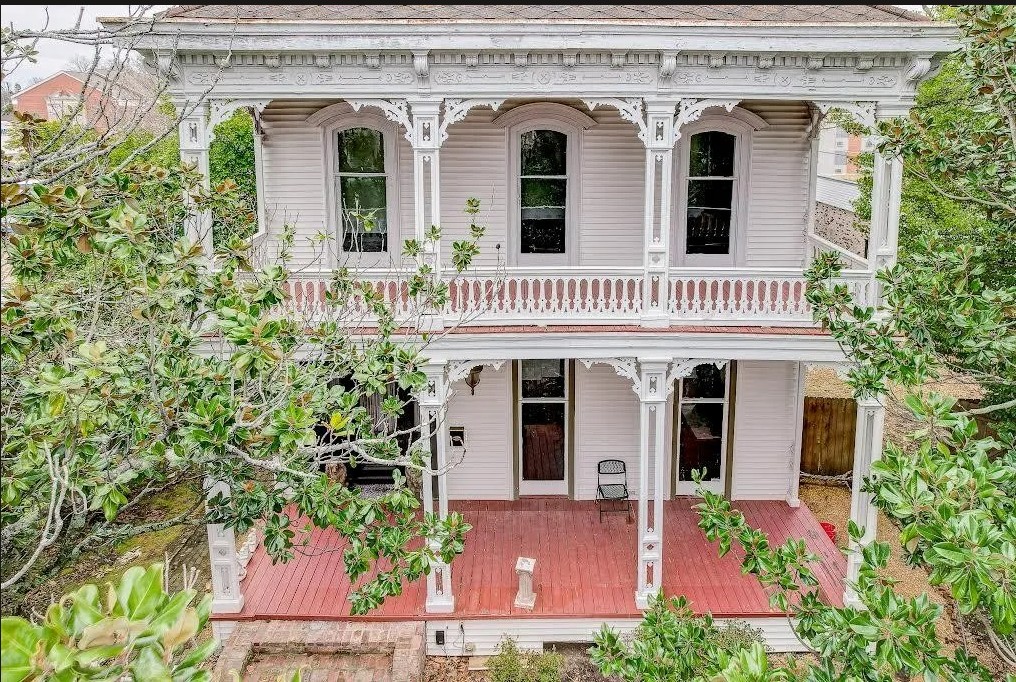 The Enduring Charm of The Magnolias in Mississippi
