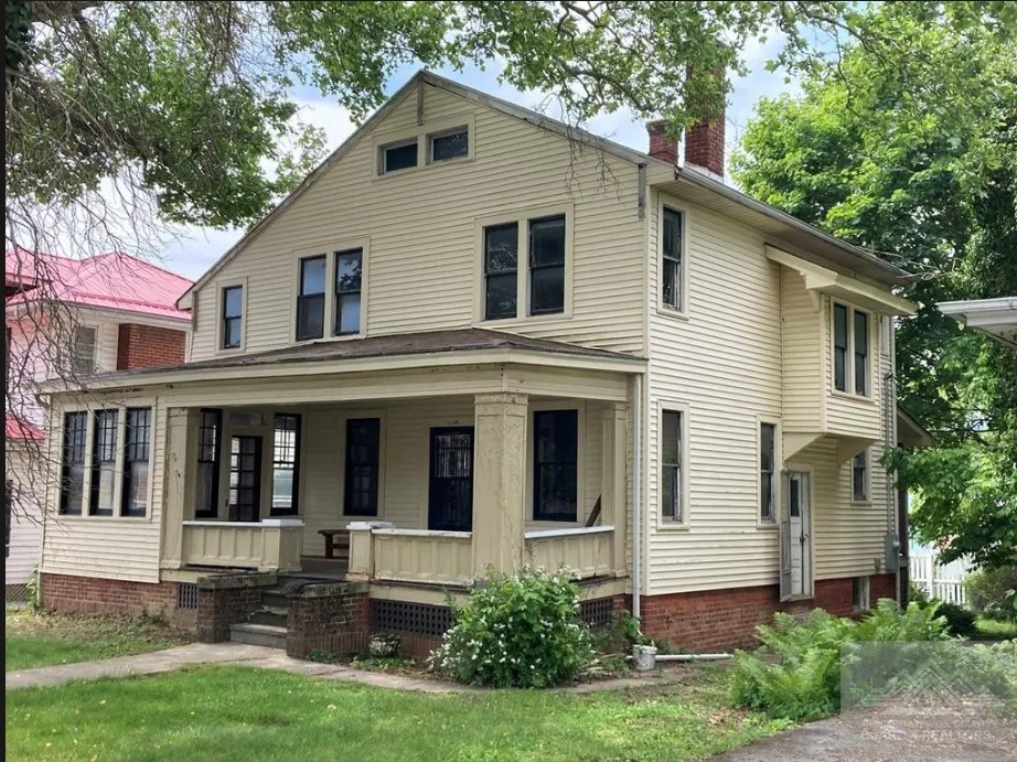 Charming Good Bones in Bluefield
